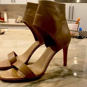 Vince sandals new zipper on a side